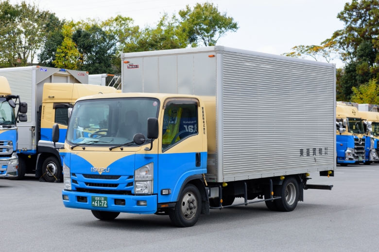 貨物自動車 2トン車